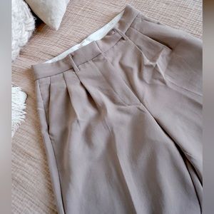 Aritizia’s Wilfred Effortless Pant